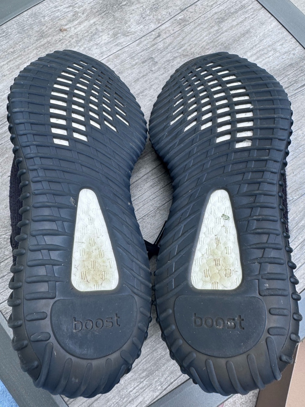 adidas Yeezy Boost 350 V2 “Onyx” – Men’s US 9.5 – Barely Worn, With Original Box - Picture 6 of 11